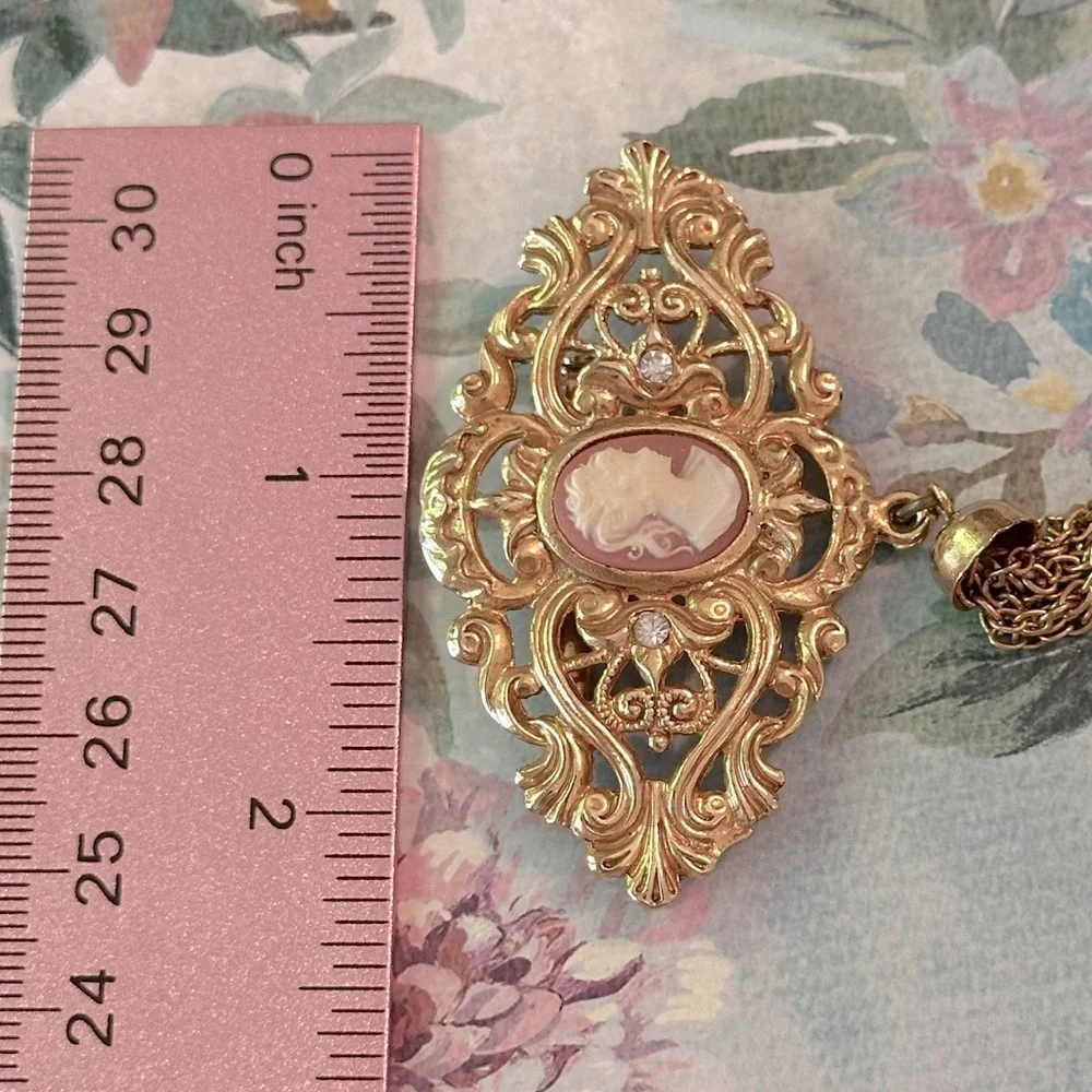 Vintage Genuine Cameo With Tassel Brooch Horizontal Intricate Scroll Design Gold - Picture 6 of 11